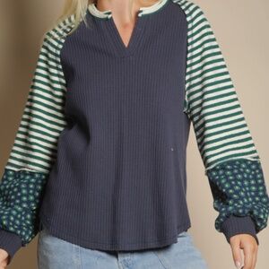 NWT New In navy knit top with contrasting print on arms